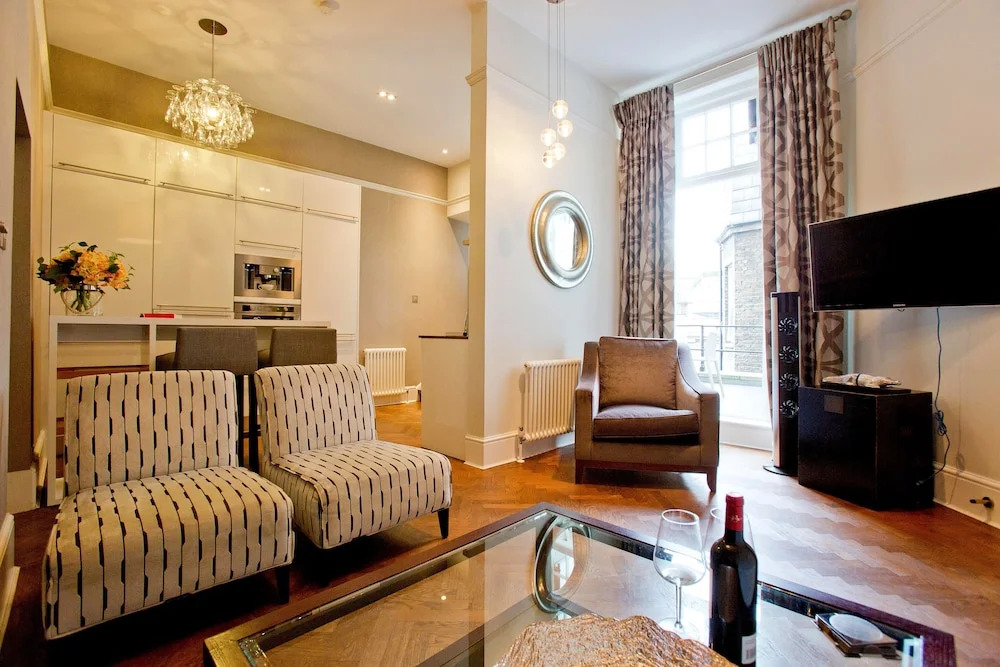 Stunning 2 bed and bath in Kensington