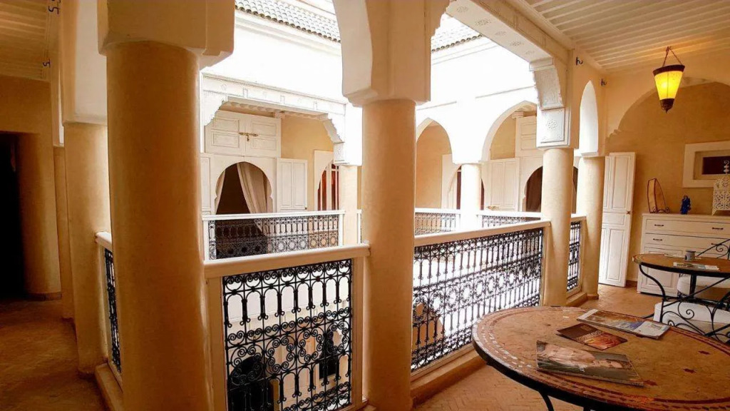 RIAD AWINATI Location Privatisée , Piscine a jets, Petit déjeuner et magnifique Rooftop avec vue a 360