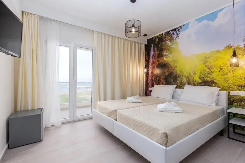 Aqua Luxury Suites by Estia
