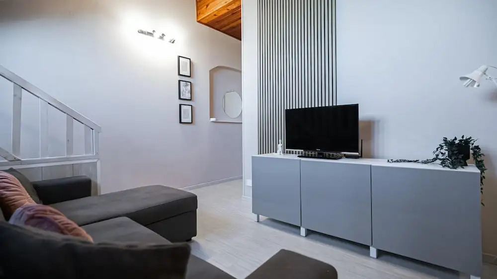 Rovani 14 in Monza With 1 Bedrooms and 1 Bathrooms
