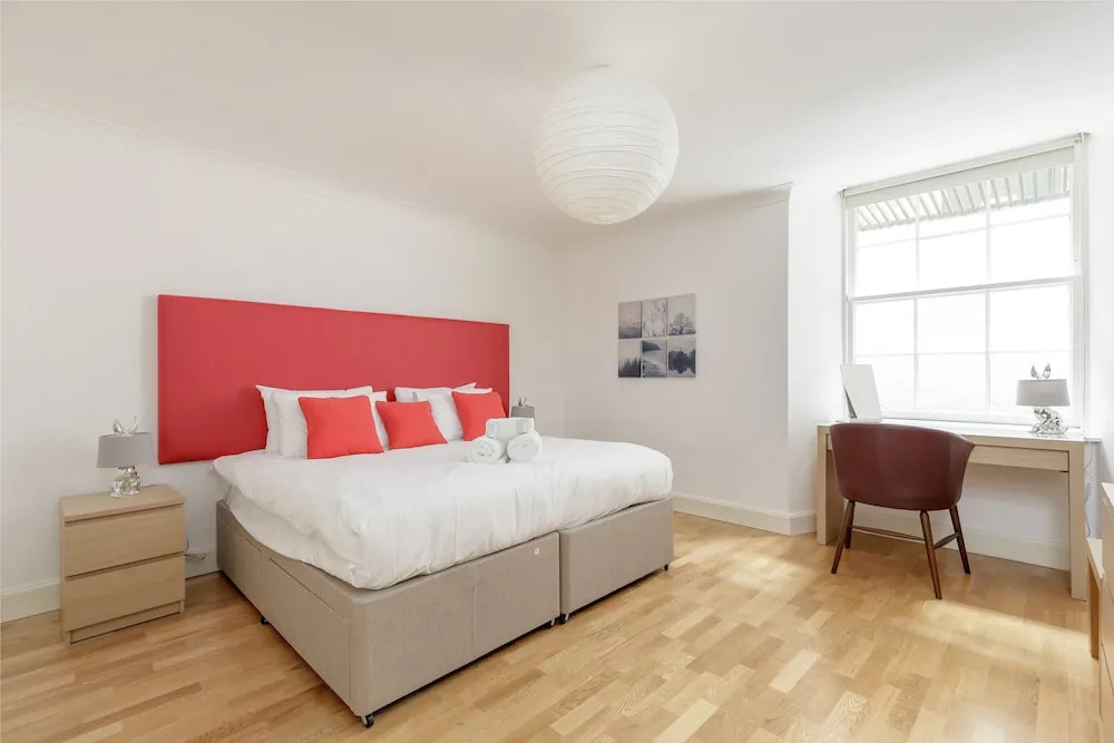 Elegant ground-floor 3BR New Town Apt w/ Garden