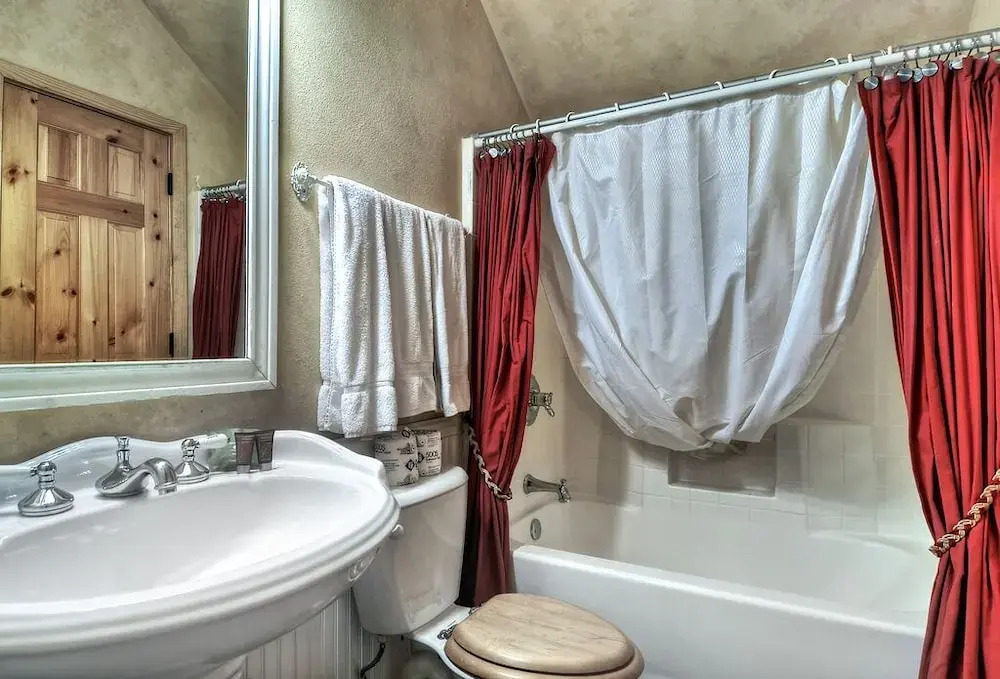 No. 6 Talmadge Lodge - 5 Br Home
