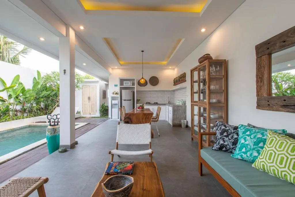 Spacious 4BR Private Estate w-Big Garden and Pool Central Seminyak