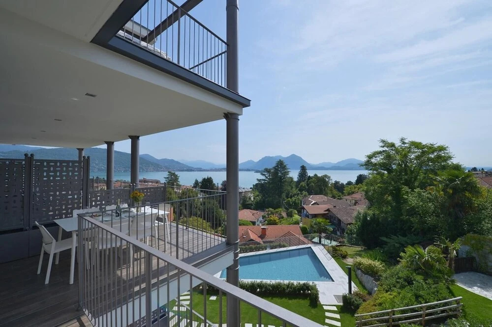 The View-rainbow Design Lake View Apartment