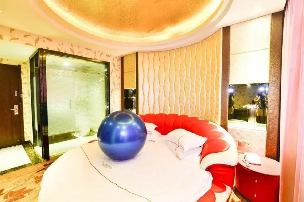Yiwu Feinidi Inn