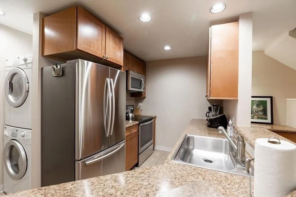 17 Vail Road 3 Bedroom Condo by RedAwning