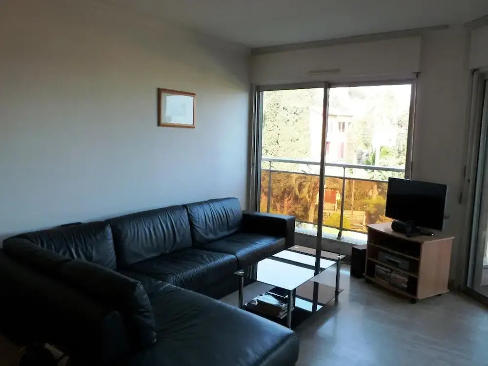 Two Bedroom Apartment Near the Beach in Cannes Terrace and Aircon - 814