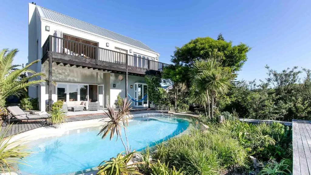 Noordhoek Beach Villa - solar back up power