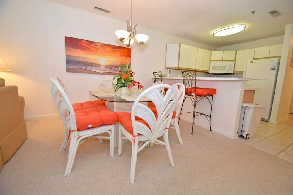 Harbour Club G7 2 Bedroom Condo by RedAwning