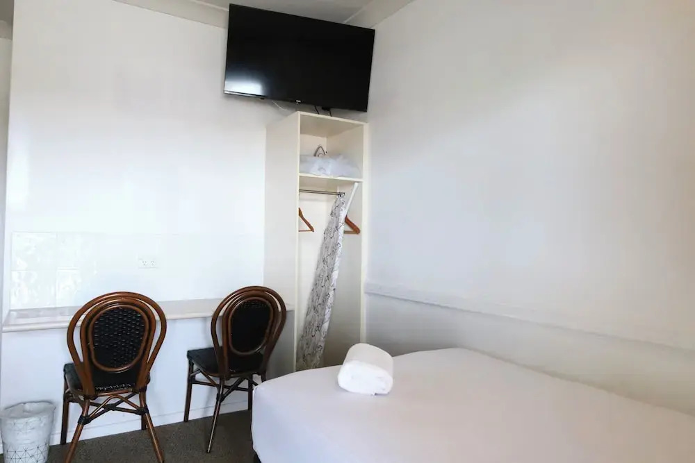 Park Avenue Hotel Motel