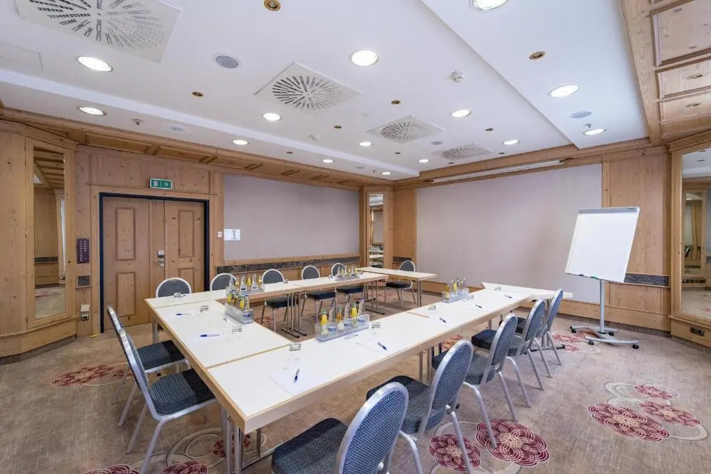 Atomis Hotel Munich Airport by Mercure