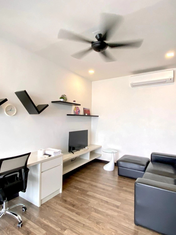 NEW Landmark Residence 2, Studio for 2 pax, High floor, Nice View, Free Parking, Budget Stay