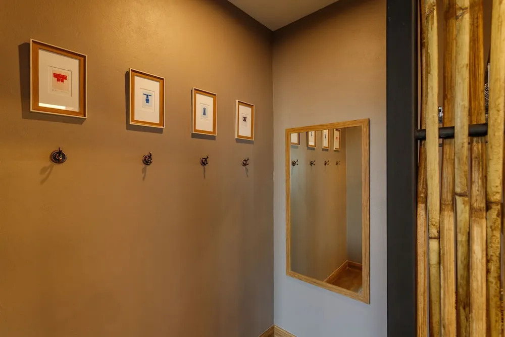 Hostel One Art and Gallery