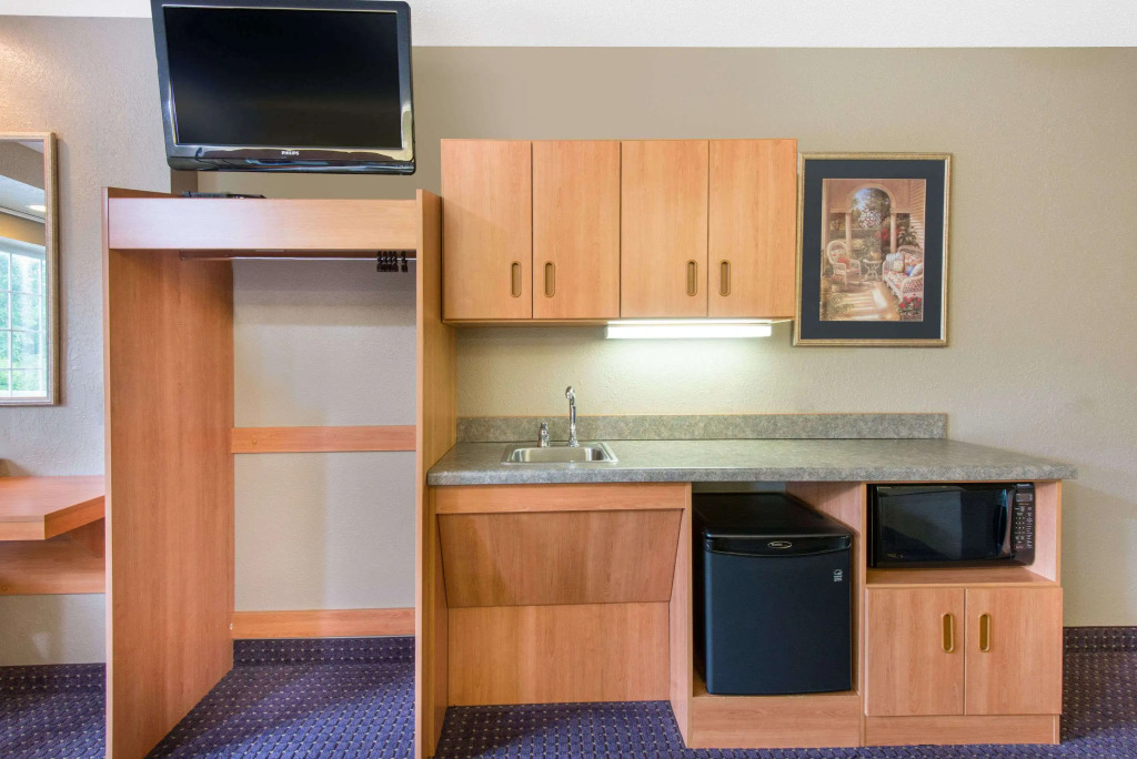 Microtel Inn & Suites by Wyndham Hazelton/Bruceton Mills