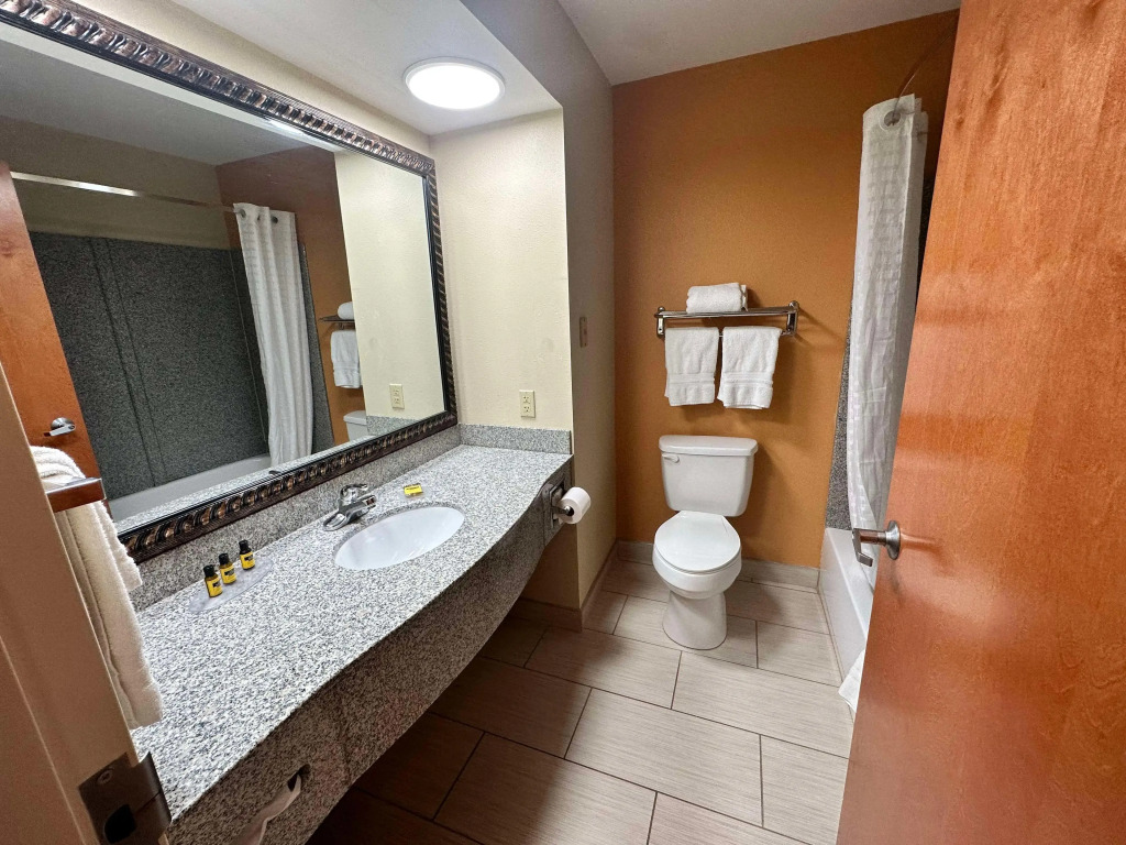 Best Western Plus Bass Hotel & Suites