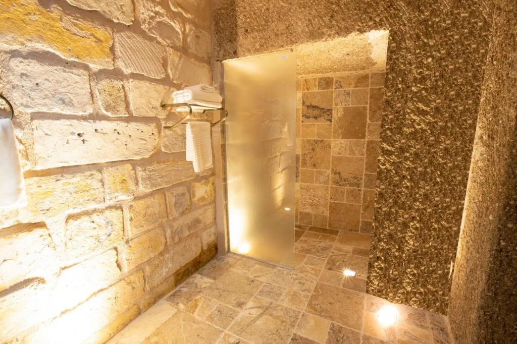 Medusa Cave Hotel