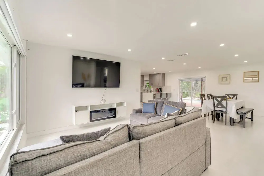 Swim, Golf & Explore: Pet-friendly Cape Coral Home