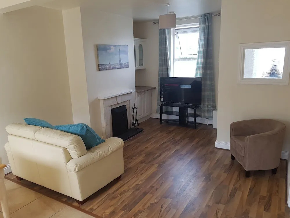 3 Bed Newly Renovated Cork city Sleeps 5