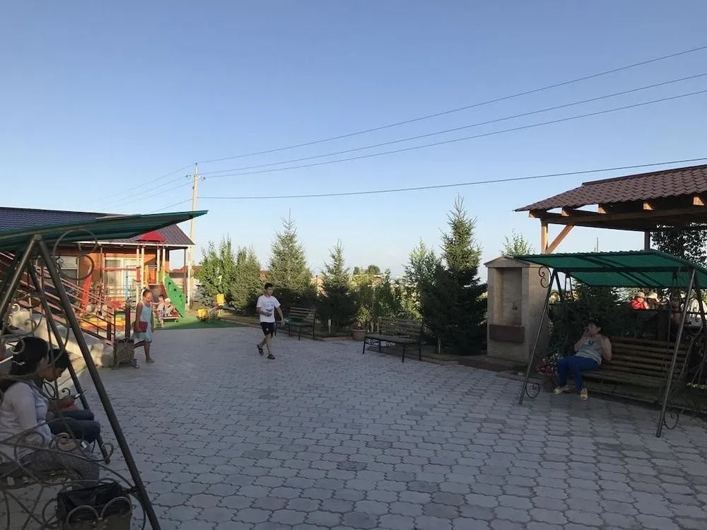 Курорт Altyn Bulak на берегу озера