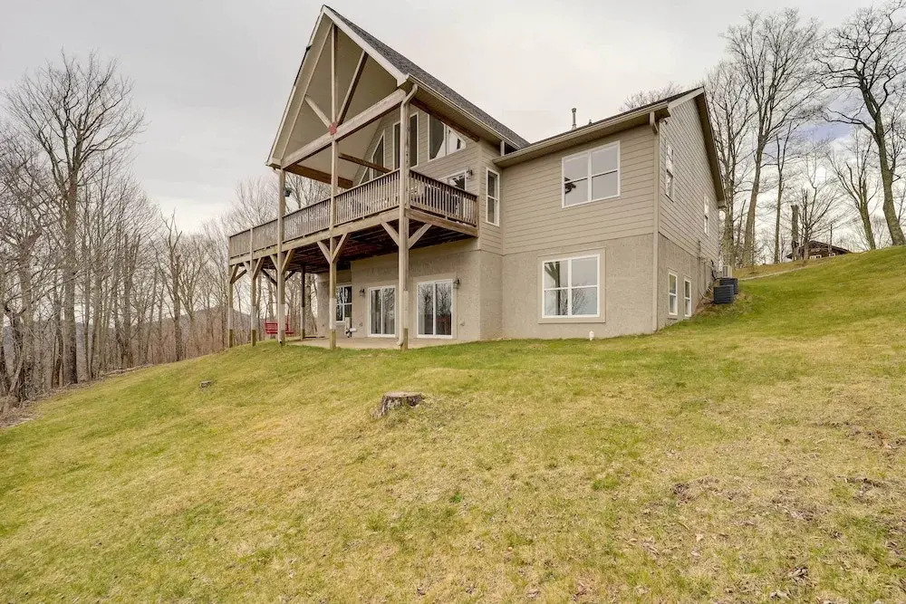 Family Home in Sugar Mtn with Fire Pit and Game Room!
