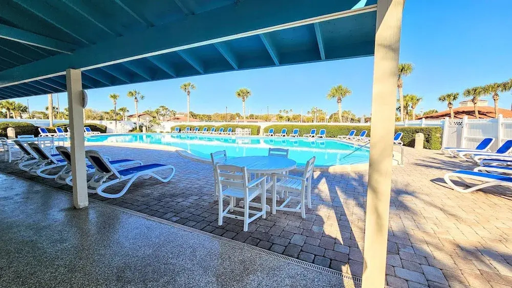 St Augustine Beach Retreat~ Oceanfront Resort 2 Pools Hot Tubs Pickleball, Trolley!