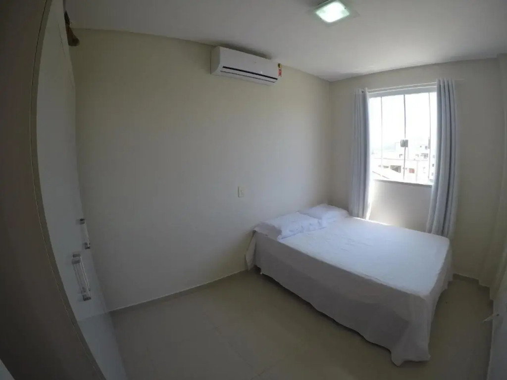 Apartamento 3 quartos 8 pessoas a 50 mts da Praia de Bombas, a 100m da Passarela do Ribeiro
