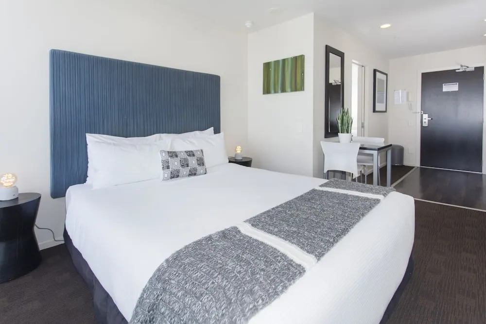TOWNY - Studio Apartment with Sea Views
