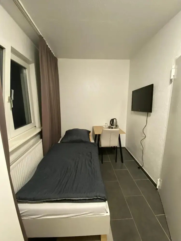 Main Crown Hotel