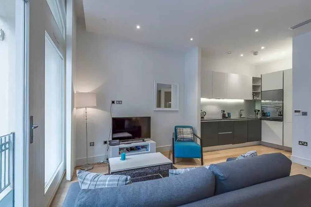 Apartment-sleeps3-hottub-patio