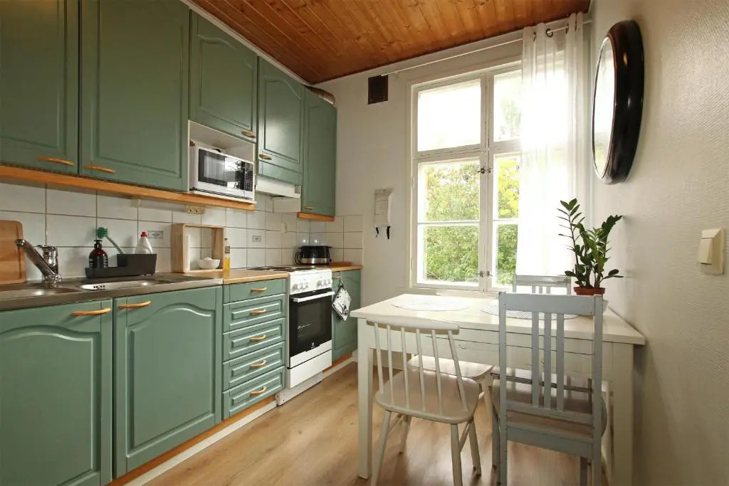 Idyllic central wooden house apartment