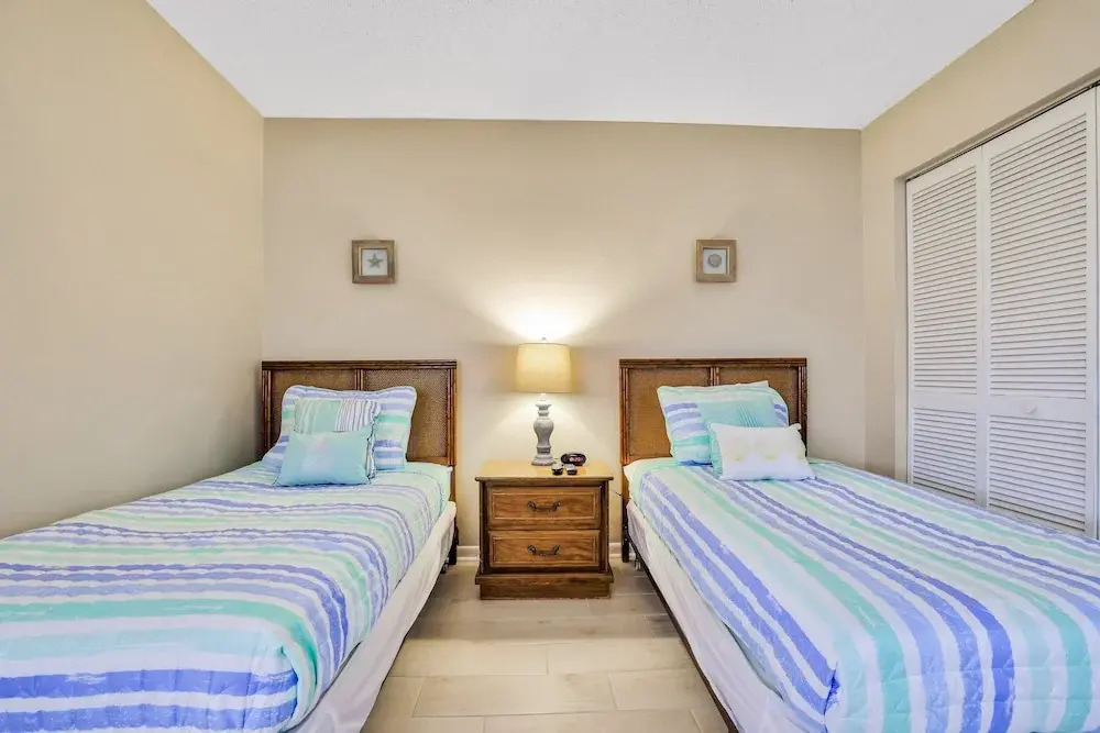 Third Floor Condo With Shared Pool, Free Wifi, Central AC, & Shared Tennis