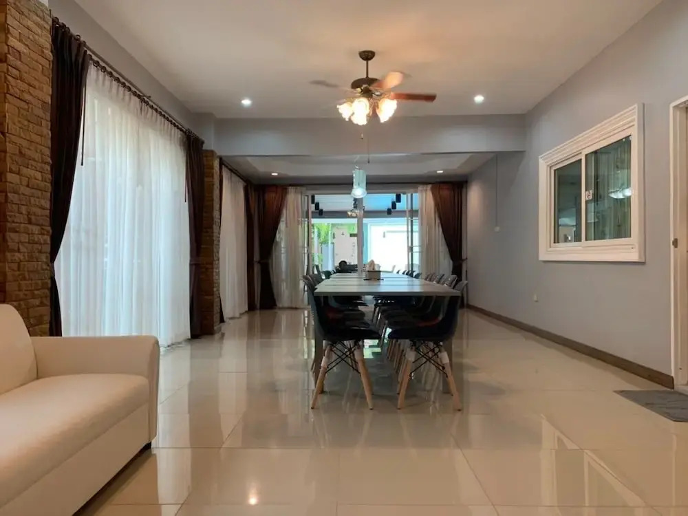 Lets Chill Pool Villa Najomtien Sattahip