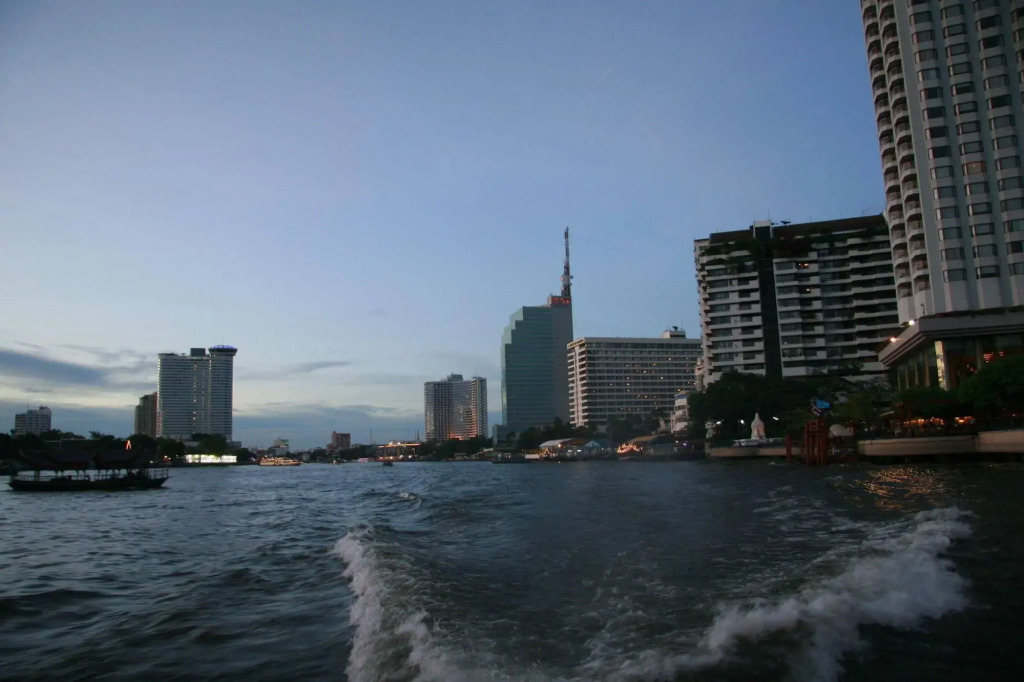 Bangkok Check Inn @Chareon Krung