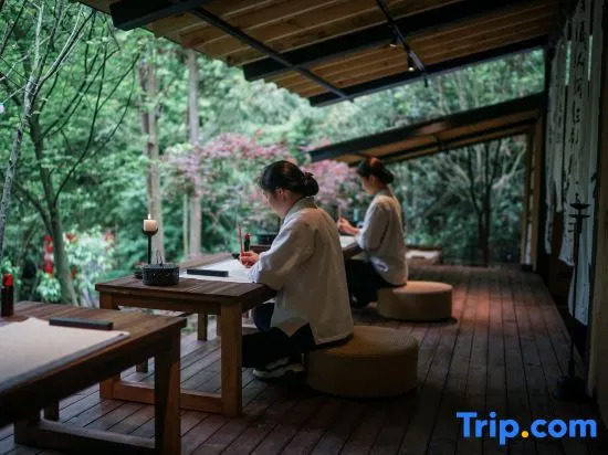 Qingcheng Mountain is not staying. Jiuzhi Forest Private Tang Homestay
