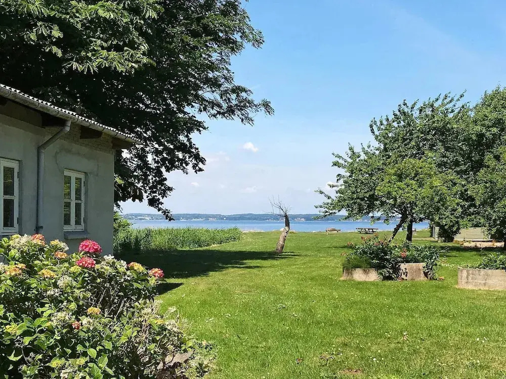 6 person holiday home in Broager