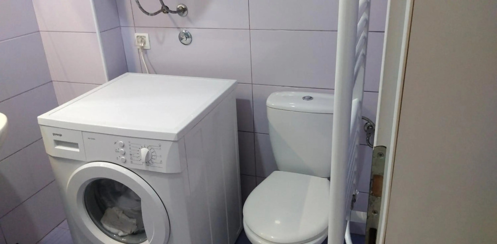 Lovely condo next to salt room, bus station