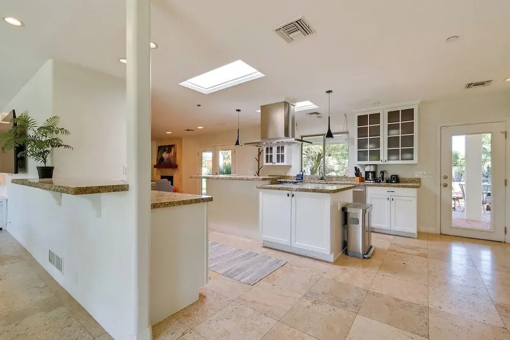 Family Gem in Paradise Valley: Hot Tub, Large Yard