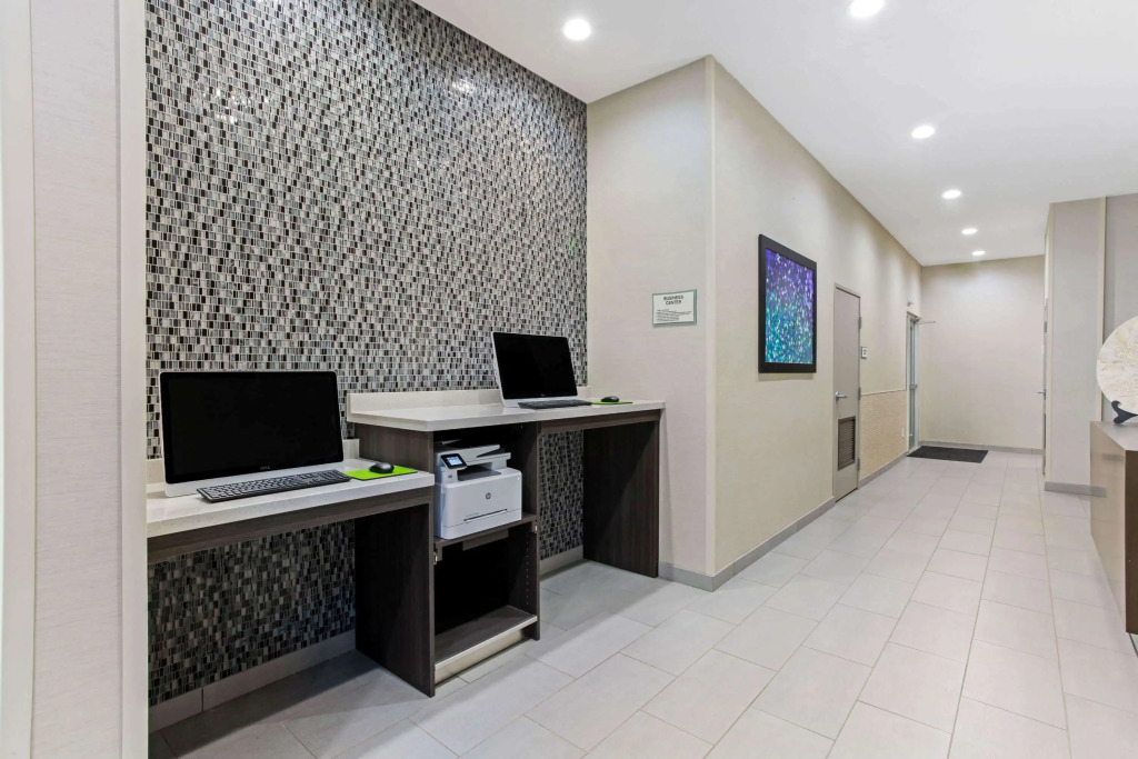 La Quinta Inn & Suites by Wyndham Sweetwater East