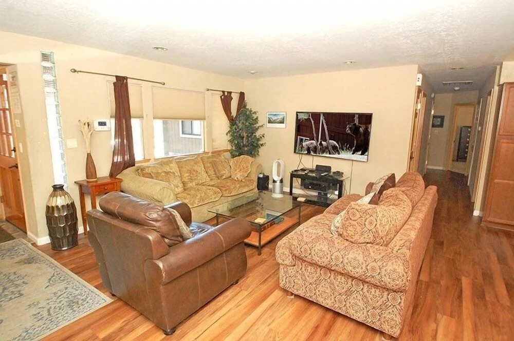 3513 Pony Express 3 Bedroom Home by RedAwning