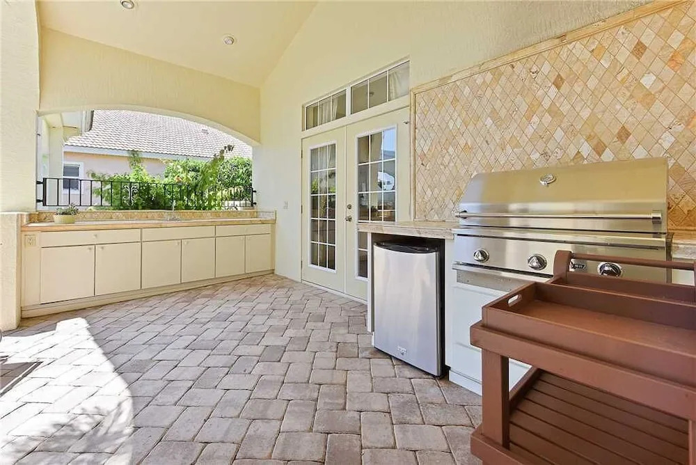Royal Swan - Three Bedroom Home