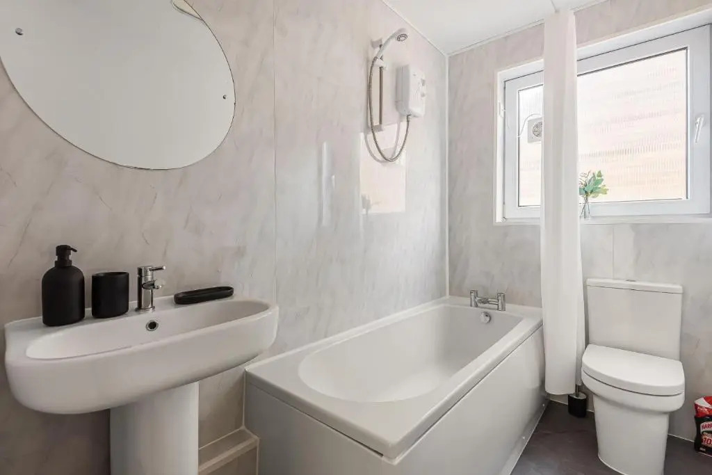 2 Bed in Historic Tonbridge - 35 Mins From London