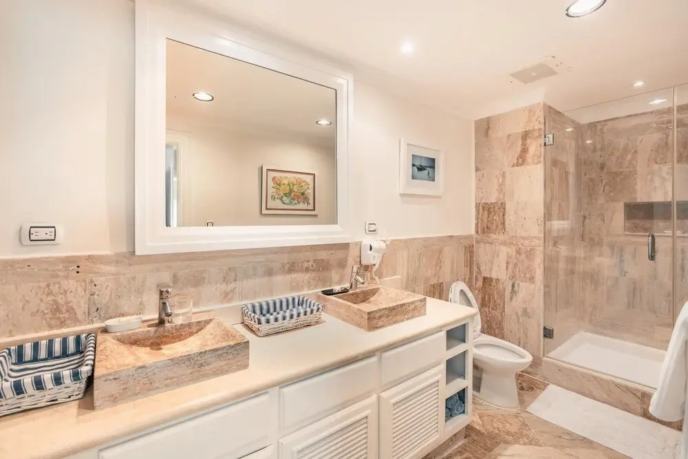 Relax at This Majestic Beachfront Apt at Aquamarina
