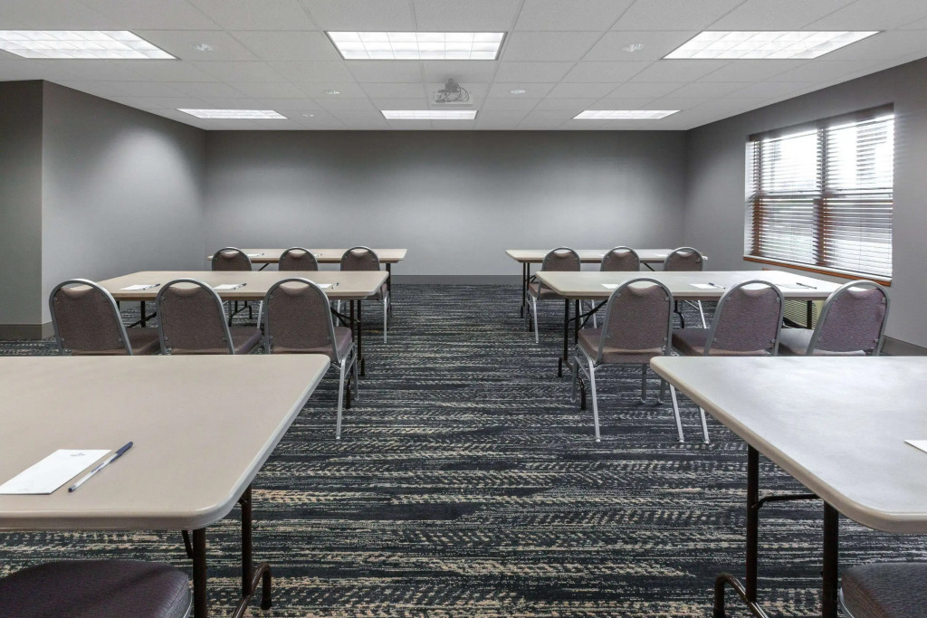 Days Inn by Wyndham Iron Mountain