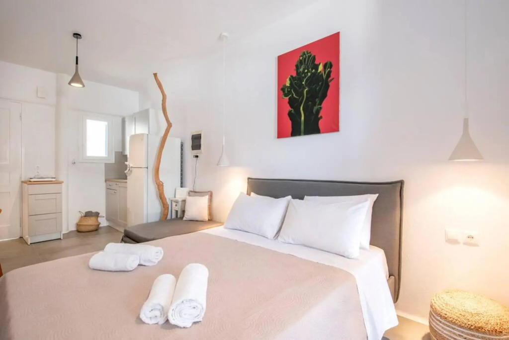 Platis Gialos Studio close to the beach