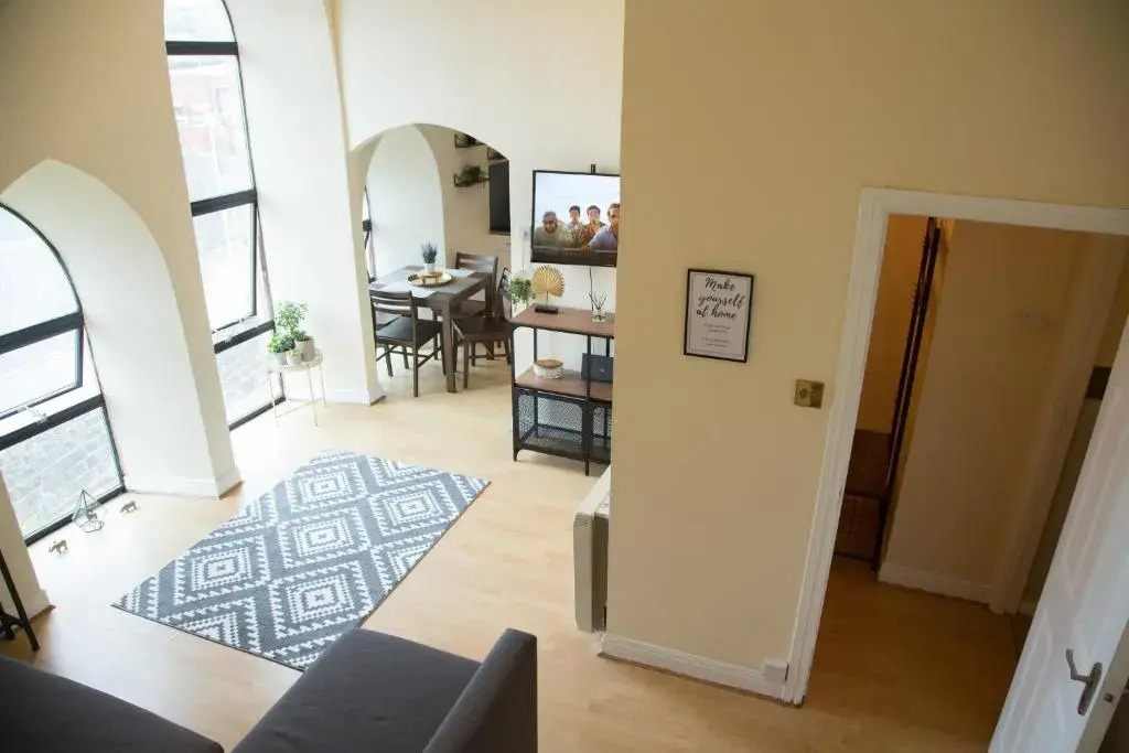 Central Penthouse in Converted Church - Free parking - Free WiFi