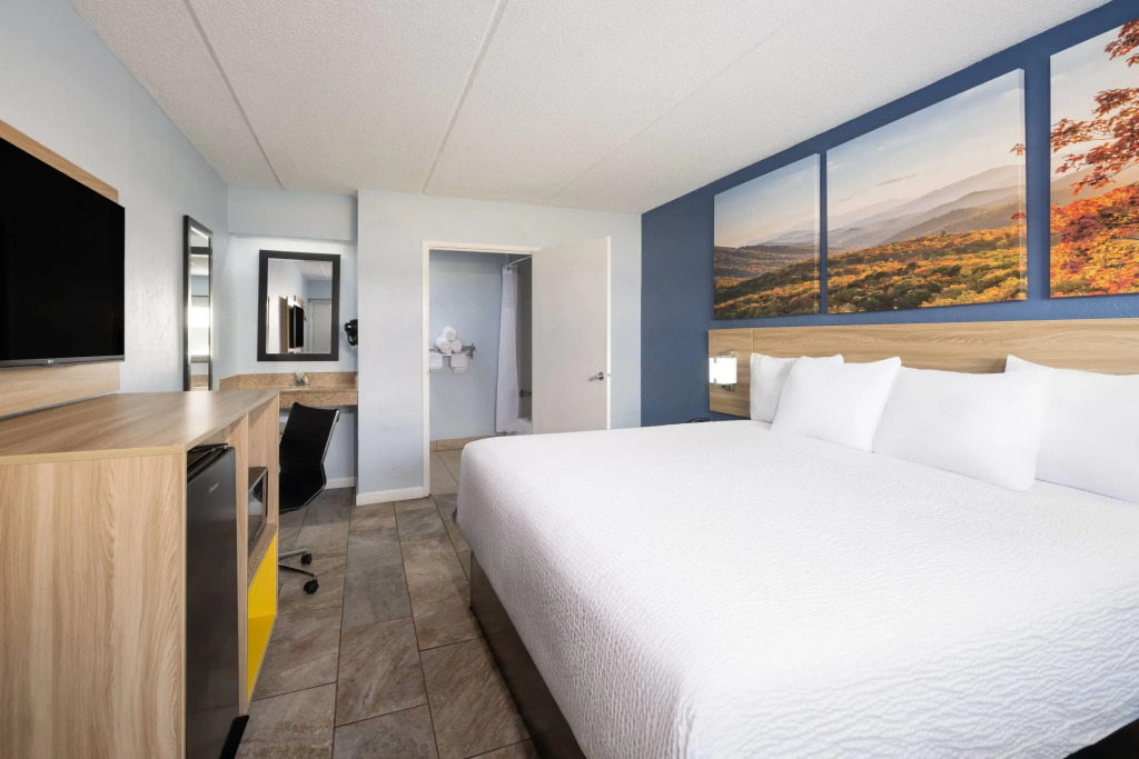 Days Inn by Wyndham Charlotte University