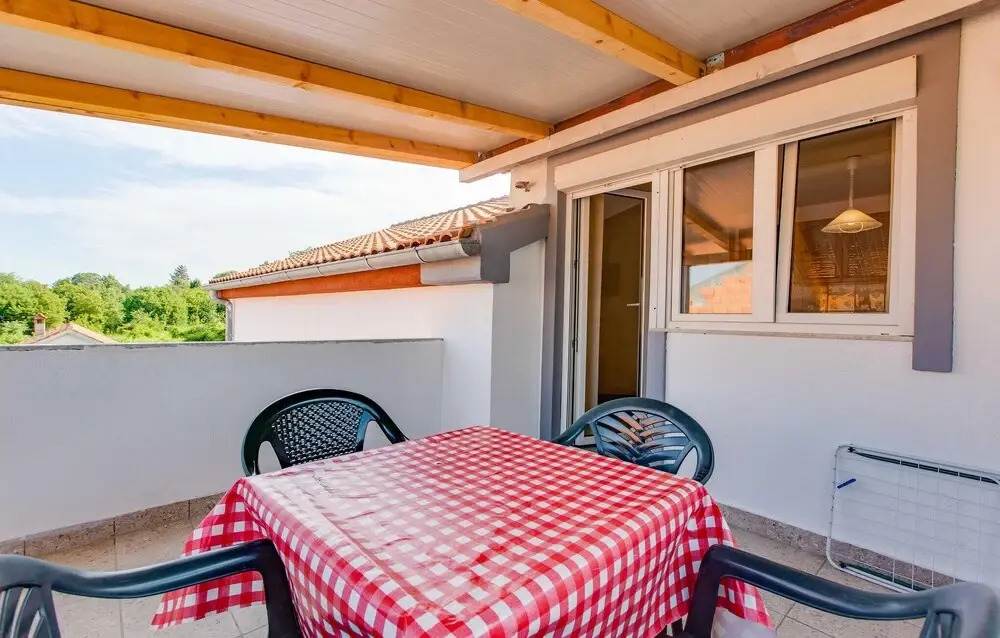 Nice Apartment in Marsici With Wifi and 1 Bedrooms