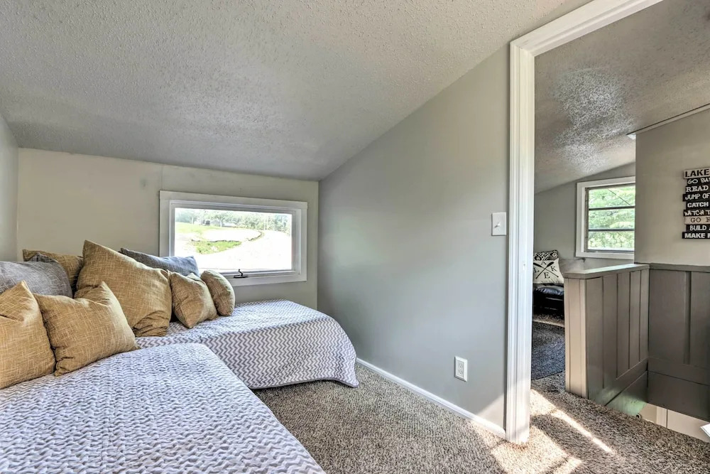 Osage Beach Family Hideaway on No-wake Cove!