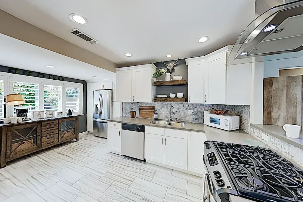 New Listing! Charming Oceanside Getaway 2 Bedroom Home