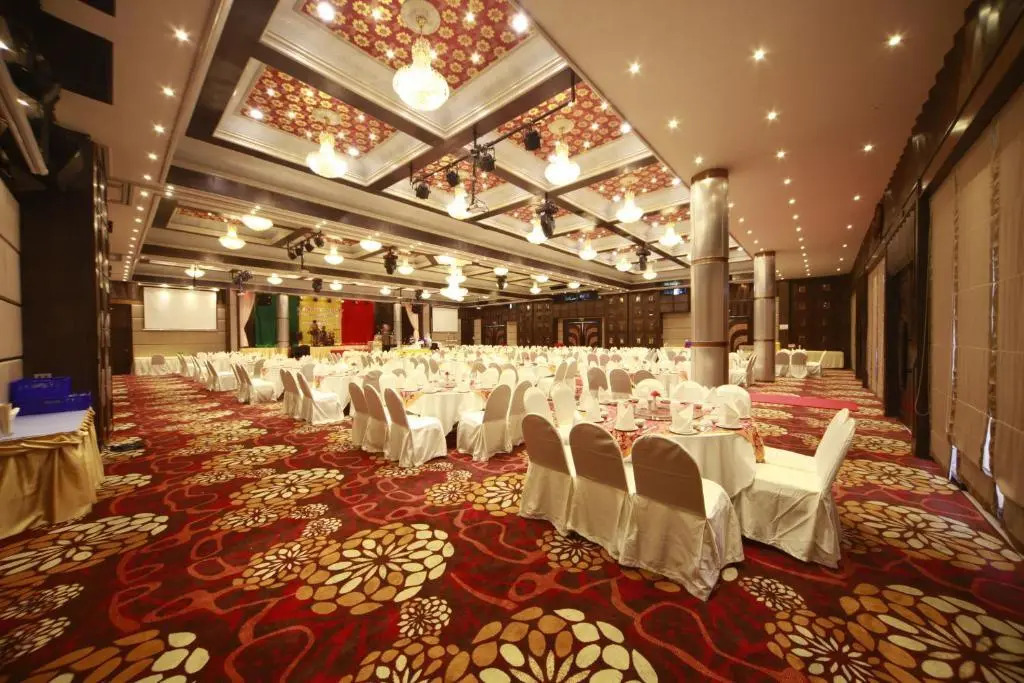 Ruean Phae Royal Park Hotel